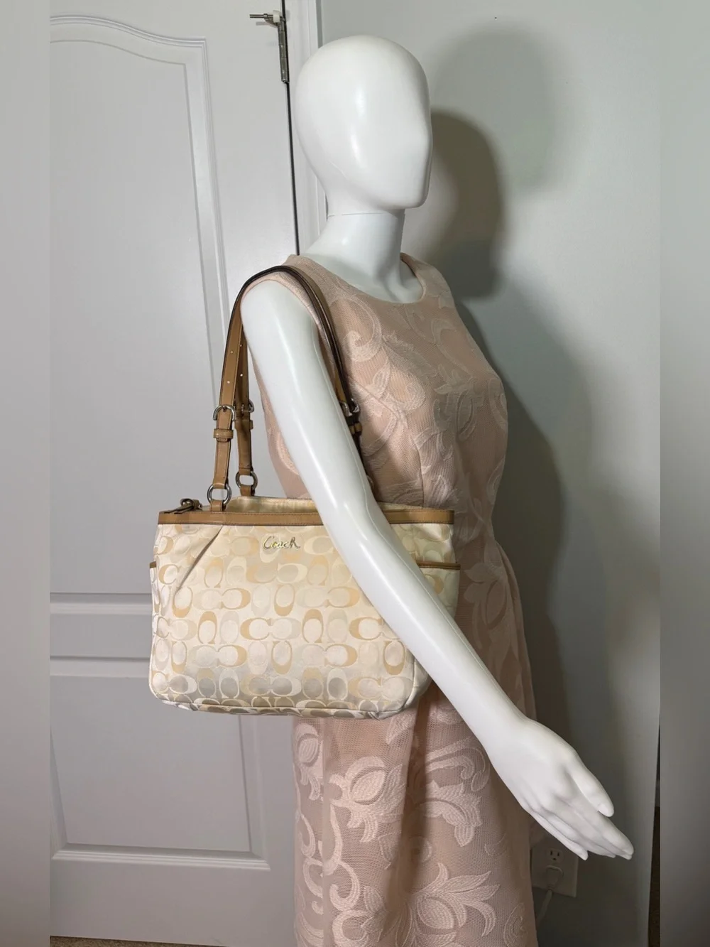 Coach gallery east